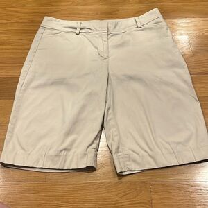 Talbots women’s beige  perfect short size 4.